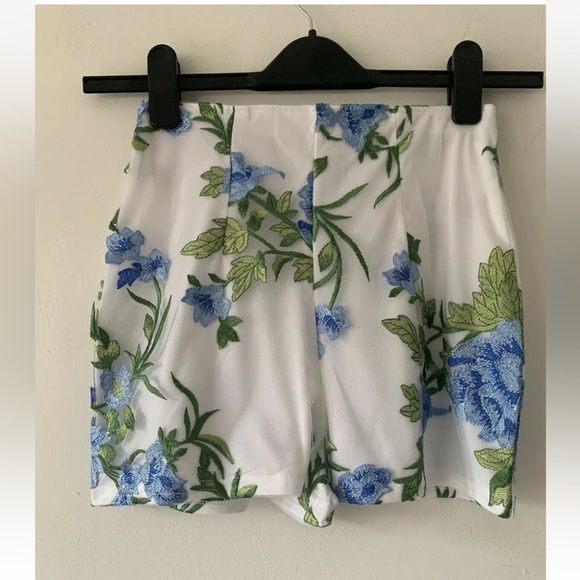 Missguided Pants - Missguided Shorts Floral Mesh Embroidered White Sizes 6 8 10 High Waisted shorts